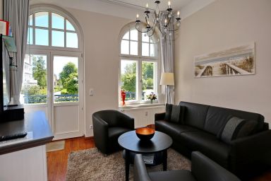 Haus am Park - Ferienwohnung Kühlungsborn West – 2 Zimmer für 4 Personen, Balkon & strandnah