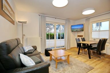 Strandstraße 16 - Komfortable 56m² Ferienwohnung mit Terrasse für 4 Personen und Hund