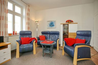 Villa Bismarck - Strandnahe 3-Zimmer Ferienwohnung in Kühlungsborn West mit Balkon für 4 Personen