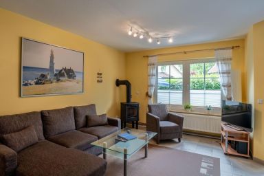 Am Deich - Komfortables Ferienhaus am Deich mit Terrasse, Garten und Kamin in Zingst
