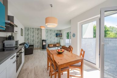 Villa Doris - Moderne Ferienwohnung in Heringsdorf mit Balkon & Gartenblick nahe Strand