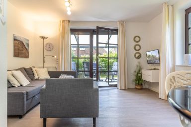Ferienhaus 50082 - Trendy und bequem: Die ca. 60 qm große Doppelhaushälfte besticht in erster Linie durch Gemütlichkeit. Zudem hält das Haus eine Terrasse mit kleinem Garten bereit.