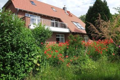 Ruhige FeWo im Grünen mit Balkon, Terrasse und großem Garten