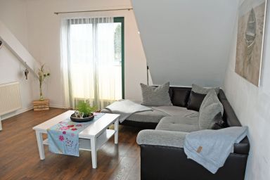 schöne Ferienwohnungen an der Granitz - 02 schöne 3-Raumferienwohnung mit Balkon und Terrasse