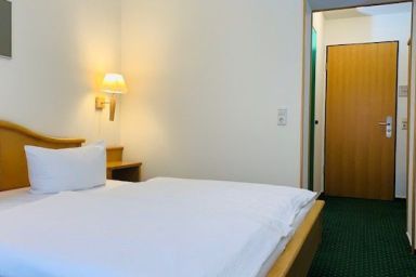 Park-Appartements Ostseebad Sellin 500 m zum Strand - Doppelzimmer Park 108