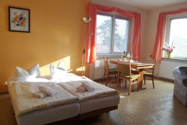 Ostalgiehaus - Ferienhaus Am Stettiner Haff - FeWo Simone ( oben rechts)