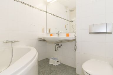 FeWo Am Strand / Strandvilla Belvedere (Ostseeallee) - FW 28, Ferienwohnungen am Strand - max. 4 Personen