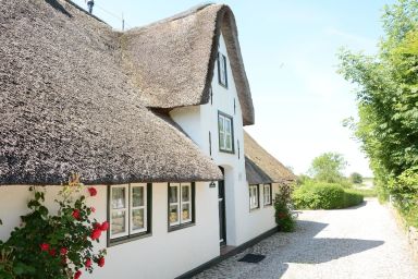 Wunderschönes Ferienhaus in Midlum mit Eigenem Garten
