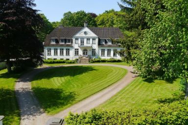 Ferienwohnung im Herrenhaus mit Schleiblick