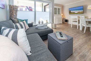Schloss am Meer, App. 5 "Strandläufer" - 3-Zimmer-Ferienwohnung mit Terrasse - nur 150 Meter zum Strand.