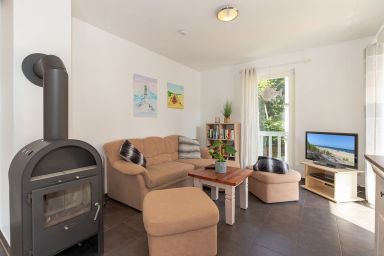 Strandpark Graal-Müritz - Apartment mit Kamin, Whirlbadewanne und sonnigem Südbalkon - 100 m zum Strand!