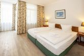 Schlafzimmer mit Doppelbett