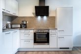 Offene KÃ¼che mit Backofen und GeschirrspÃ¼ler