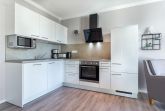 Offene KÃ¼che mit Backofen und GeschirrspÃ¼ler