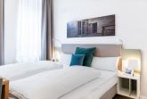 Wohn-/Schlafbereich mit Boxspringbett