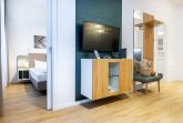 Wohn-/Essbereich mit Zugang zum Schlafzimmer
