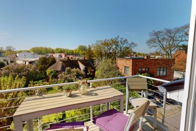 54° Nord - Helle, moderne Ferienwohnung mit Kamin und Balkon in Strandnähe