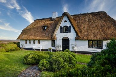 Haus Wattenblick - Reetgedecktes Einzelhaus auf ca. 280 m² Wohnfläche für bis zu 6 Personen mit Blick auf das Watt.