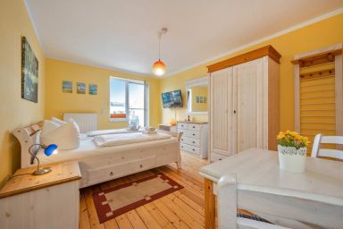Ferienwohnung Holtz 2 mit Balkon, Garten mit Grillplatz und Liegewiese - Modernes Studio in Zinnowitz mit Garten – perfekt für Zwei!