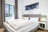 Schlafzimmer mit Doppelbett