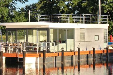 Hausboot - Floating 44 in Ueckermünde - Undine - FLOATING 44 schwimmendes Ferienhaus für den besonderen Urlaub auf dem Wasser