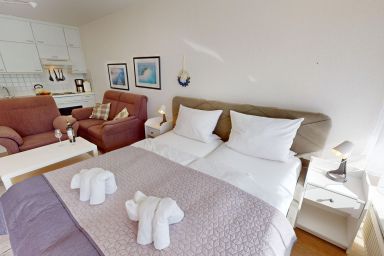 NeuKlosterhof - 1-Zimmer-Ferienwohnung für 2 Personen und Hund mit Terrasse und Tiefgaragenstellplatz