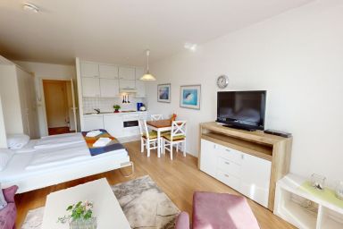 NeuKlosterhof - 1-Zimmer-Ferienwohnung für 2 Personen und Hund mit Balkon und Tiefgaragenstellplatz