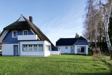 Exklusives Reetdachhaus "Haus Meerblau" mit großem Sauna- / Wellnessbereich in separatem Anbau