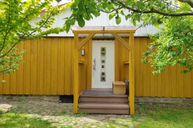 Bungalow mit Terrasse in Ostseenähe und eigenem Spielplatz