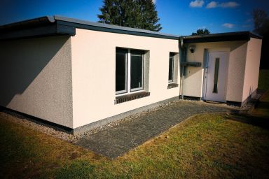 Ferienhaus in Samtens mit Garten, Terrasse und Grill