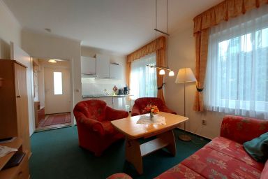 Haus Lucie ***50m bis zum Ostseestrand*** - Ferienwohnung 1, EG, WLAN, Sitzecke im Garten