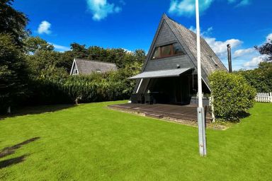 Zeltdachhaus mit Zaun in Strandnähe - Zeltdachhaus