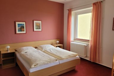 Gästehaus Niederhof - nur 50 Meter bis zum Boddenstrand - Doppelzimmer 11 Seeblick