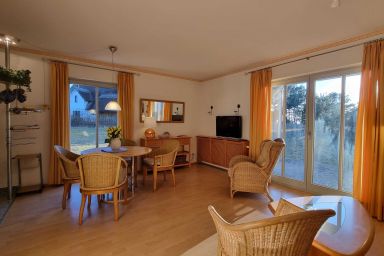 Ferienwohnungen im Reetdachhaus, Diplomatenweg 1 - Fewo 4, Nadler, EG, 3 Zimmer,