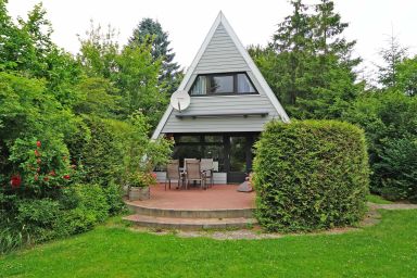 Zeltdachhaus - grosses Grundstück - sonnige Terrasse - - mit Glasfaser W-LAN und Parkplatz vor der Haustür