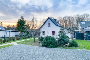 Gohr- Ferienwohnungen - Ferienhaus Sundhaus,  Sassnitzer Weg 40