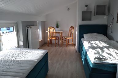 Haus Sandra Fewo 8, Box-Betten, 1. Stock, Terrasse mit Strandkorb