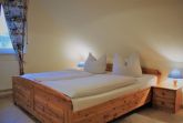 Schlafzimmer mit Doppelbett
