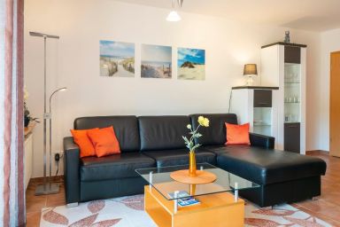 Ferienpark Freesenbruch - Komfortable Ferienwohnung mit Terrasse, Gartenblick und beheiztem Pool in Zingst