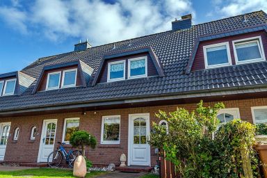 Haus Tinchen - Ferienhausteil für 6 Personen mit Garten in Stadt- und strandnähe