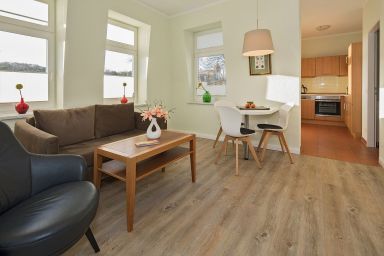 Villa Aegir - Ferienwohnung mit großem Balkon in sonniger Süd-West-Lage - nur 100 m zum Strand