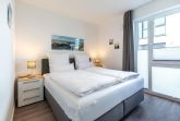 Schlafzimmer mit Boxspringbett (1,80 x 2,00 m)