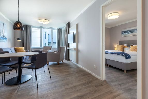 Wohn-/Essbereich mit Zugang zum Schlafzimmer