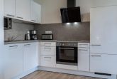 Offene KÃ¼che mit Backofen und GeschirrspÃ¼ler