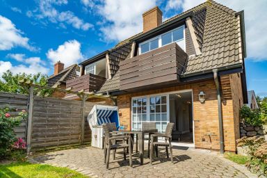 Haus Strandoase - Haushälfte für bis zu 6 Personen. Mit Sauna, Süd Terrasse und Süd Balkon.