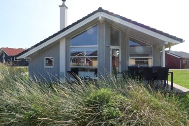 Holiday Vital Resort - Ferienhaus 45 in Großenbrode: Sauna, Kaminofen & Saisonstrandkorb