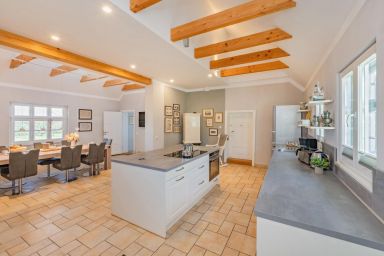 Ferienhaus Alte Post Liepe mit Sonnenterrasse, perfekt für Familien - Idyllisches Ferienhaus auf großem Grundstück – viel Ruhe & Natur