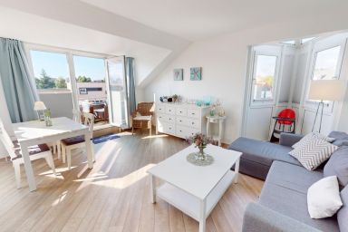Grüntal-Residenz - Helle, moderne 2-Zimmer-Ferienwohnung für 4 Personen mit Balkon an der Ostsee
