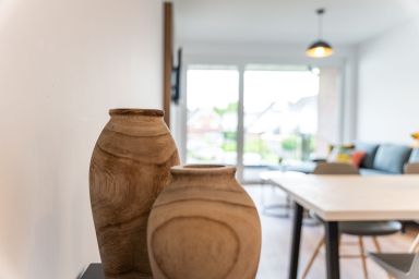 Küstenhain Lodge - Moderne Ferienwohnung mit 2 Schlafzimmern & Balkon – für 4 Gäste