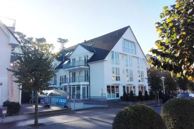 Fewo Meeresleuchten - Strandkorb auf Balkon, TG - Ferienwohnung Meeresleuchten – Strandnah, hell, mit Fahrstuhl & WLAN